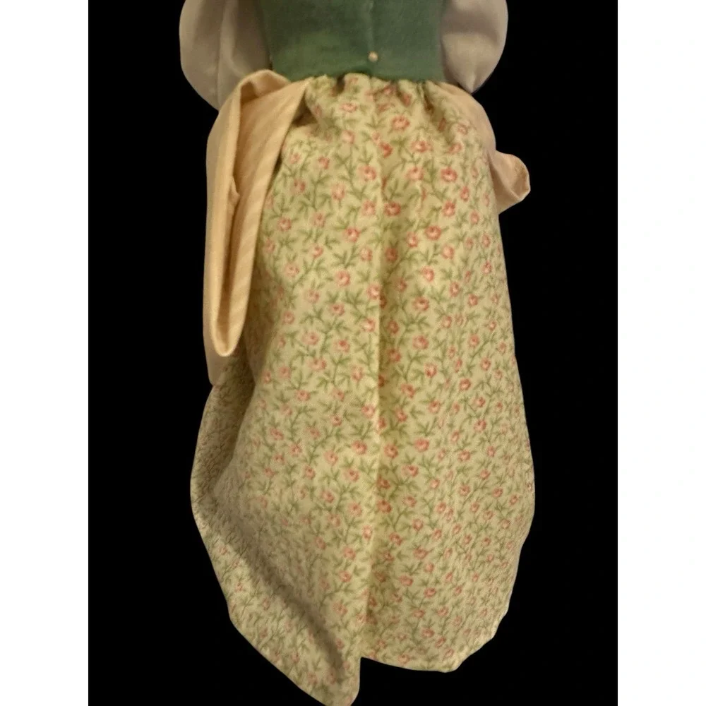 Byers Choice‎ Colonial Williamsburg Christmas Woman w/ Holly Topiary In Clay Pot